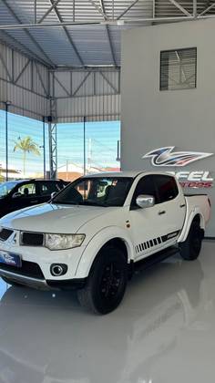 MITSUBISHI L200 TRITON 3.5 HPE 4X4 CD V6 24V FLEX 4P AUTOMÁTICO